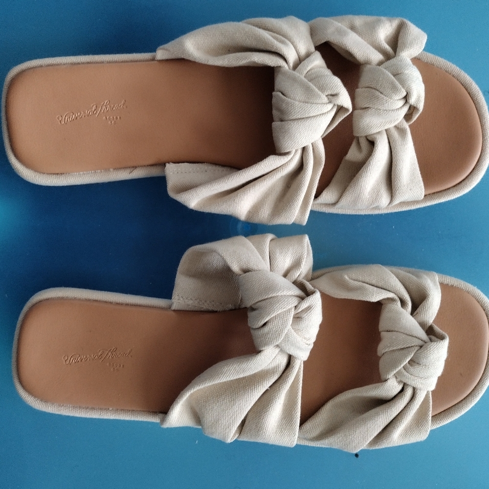Size 11 White Cotton Sandals